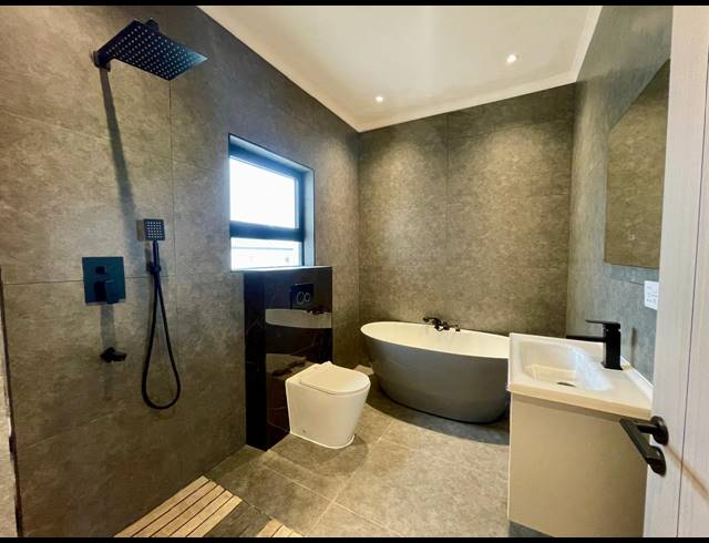 3 BEDROOM FREEHOLD FOR SALE IN SANDOWN